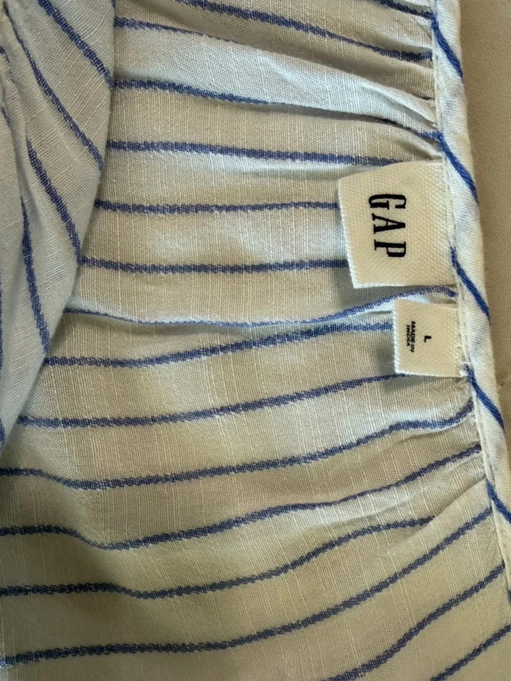 GAP Relaxed Split-Neck Shirred Blouse, Size Large - Picture 7 of 9
